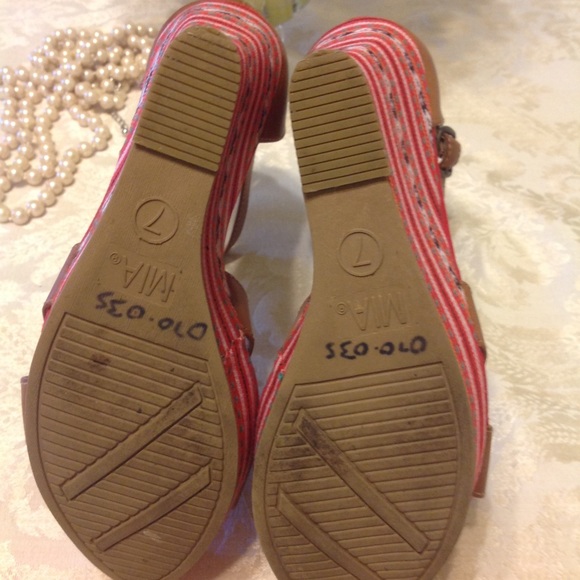 Mia Wedge Sandals - Picture 4 of 7